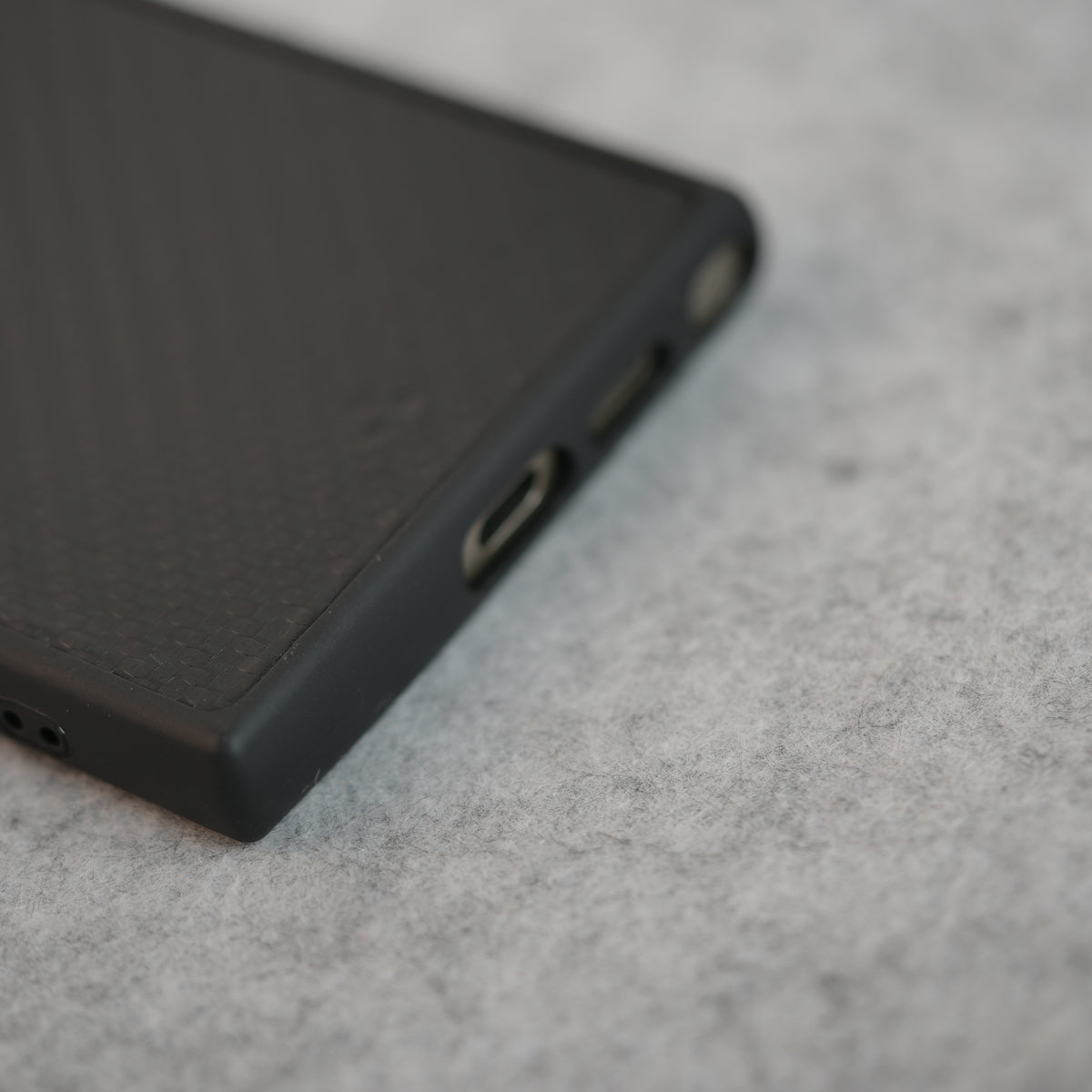 Samsung Galaxy S25 Ultra FR Sports Car Logo Carbon Fiber Texture Case Cover