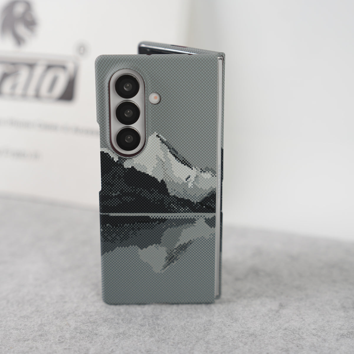 Samsung Galaxy Z Fold 7 Carbon Fiber Texture Aramid Design Hard Pc MagSafe Case Cover