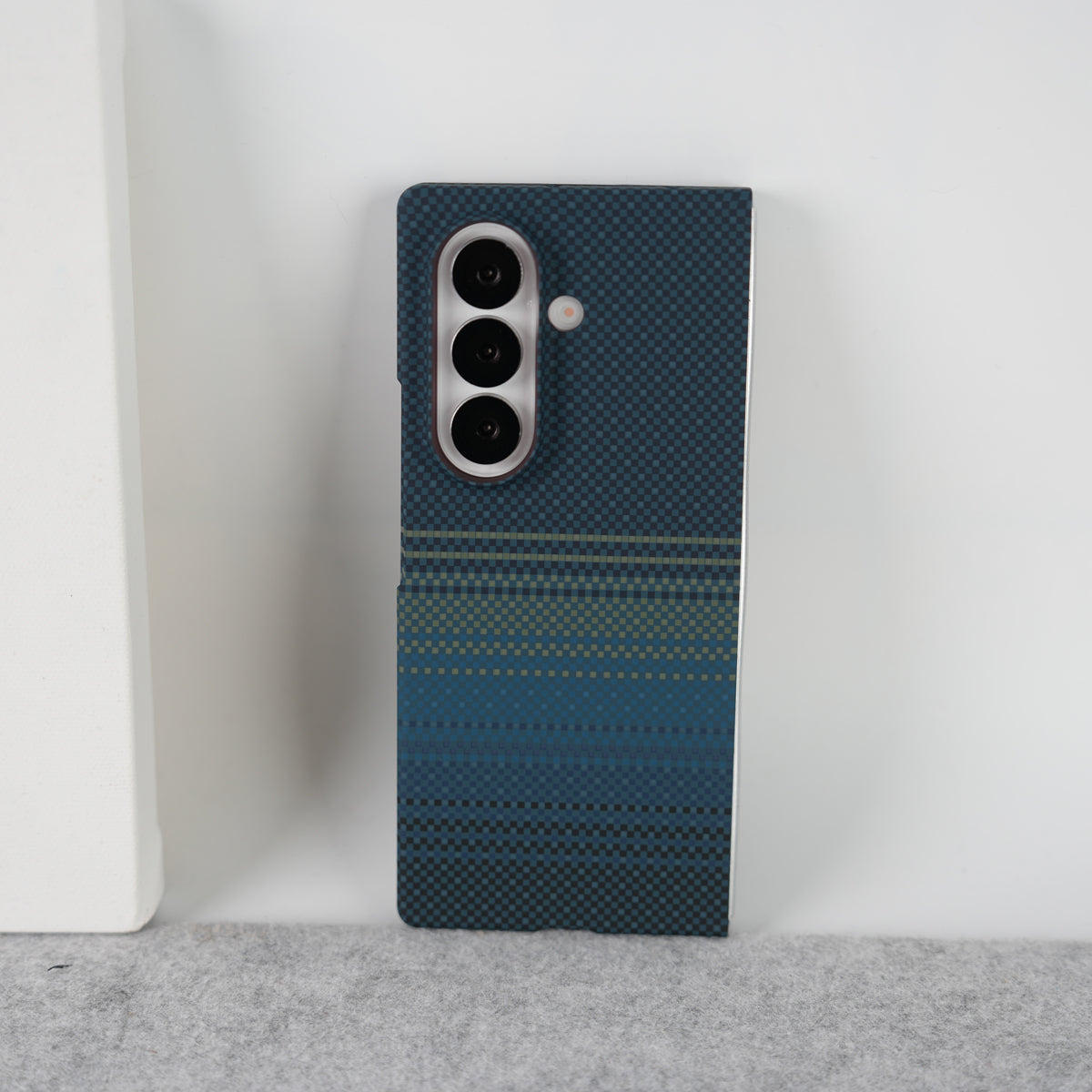 Samsung Galaxy Z Fold 7 Carbon Fiber Texture Aramid Design Hard Pc MagSafe Case Cover